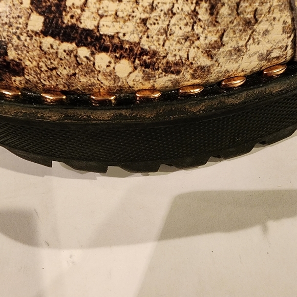 VINCE CAMUTO "Mecale" Leather Python Print COMBAT BOOTS SIZE 8.5M - Picture 14 of 16